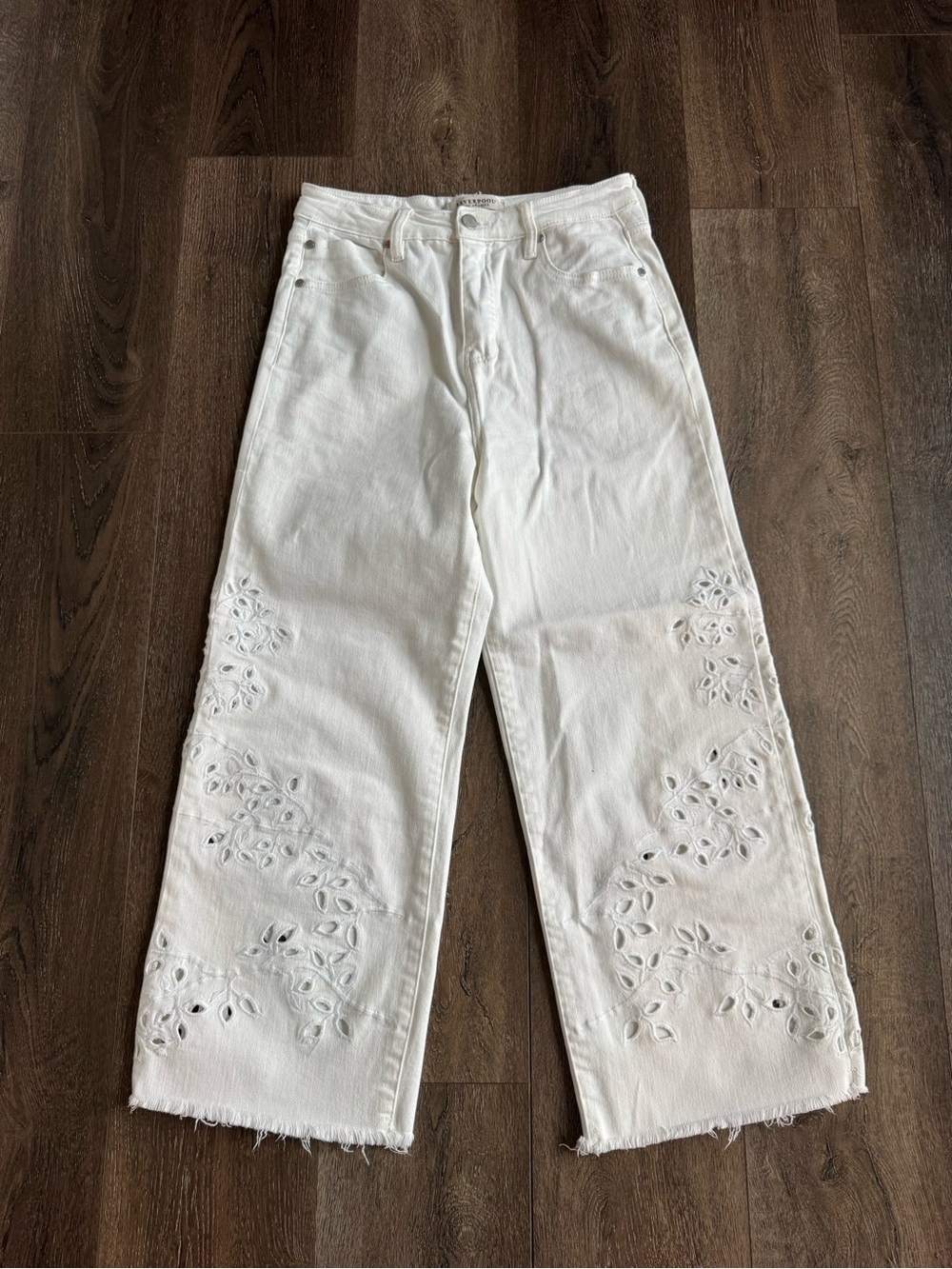 Liverpool White Eyelet Wide-Leg Jeans Women’s size 8/29